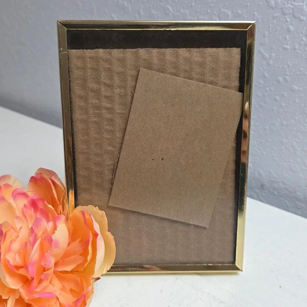 Vintage Gold Tone Thick Metal Single Picture Frame Ornate Desktop Stand 5 x 7 in